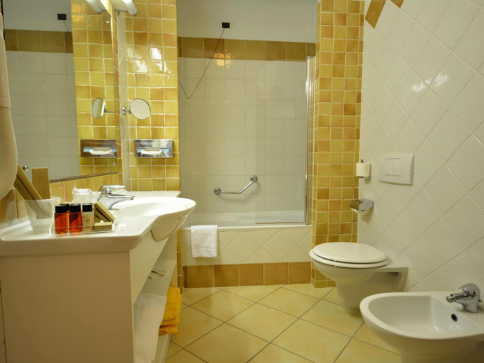 Bathroom 5, JR Resort Elba International, Livorno