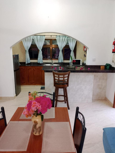 Food & Drinks, Belle Rose Vue guest house