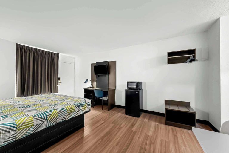 Bedroom 3, Studio 6 Port Lavaca, TX, Calhoun