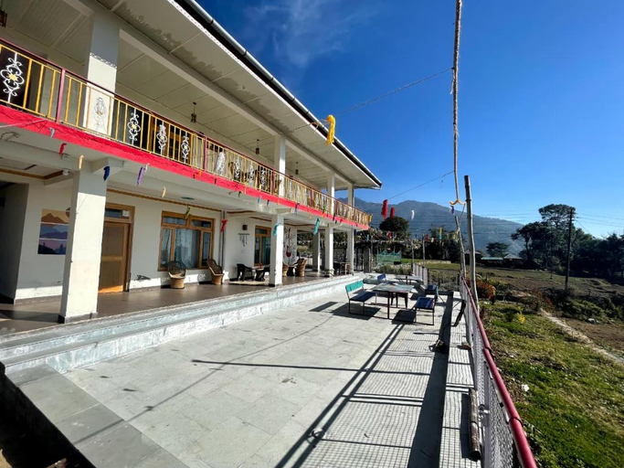 Exterior & Views