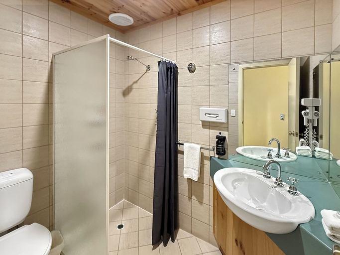 Bathroom 3, Coonawarra Place Motor Inn, Wattle Range - East