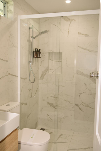 Bathroom, Nelson Palms Motel, Port Stephens