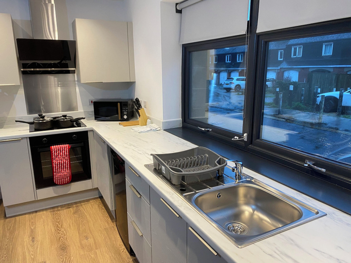 Private kitchen, The Square Apartments Flat 4, Swindon