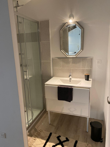 Bathroom 3, Les Mirabelles, Lot-et-Garonne