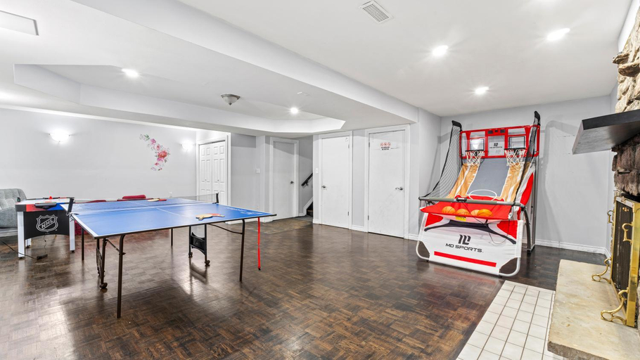 Others 5, Family Home Near Toronto, Game Room, Backyard, Parking, Self-Checkin, Durham