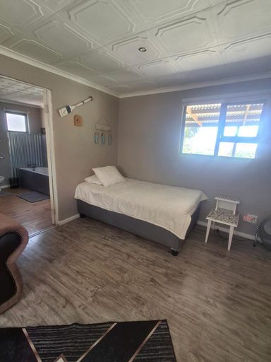 Bedroom 3, 11 Mountain Stream Hot Tub Self Catering, City of Cape Town