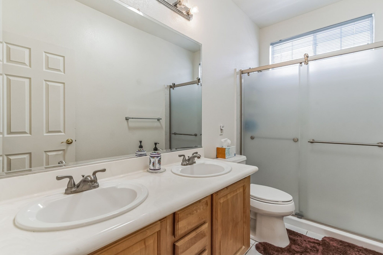 Bathroom 2, San Jose 5BR Home Sleeps 10, Dog Friendly, Santa Clara
