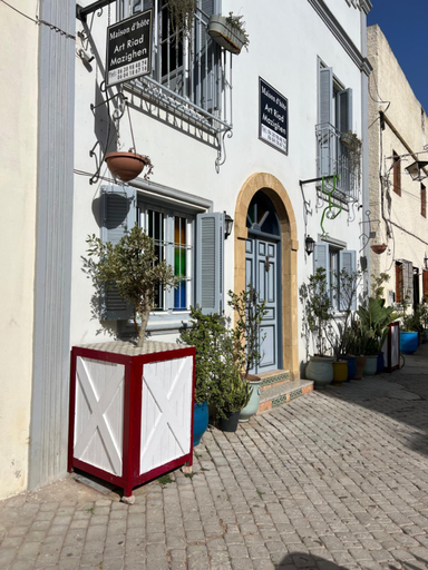 Exterior & Views
