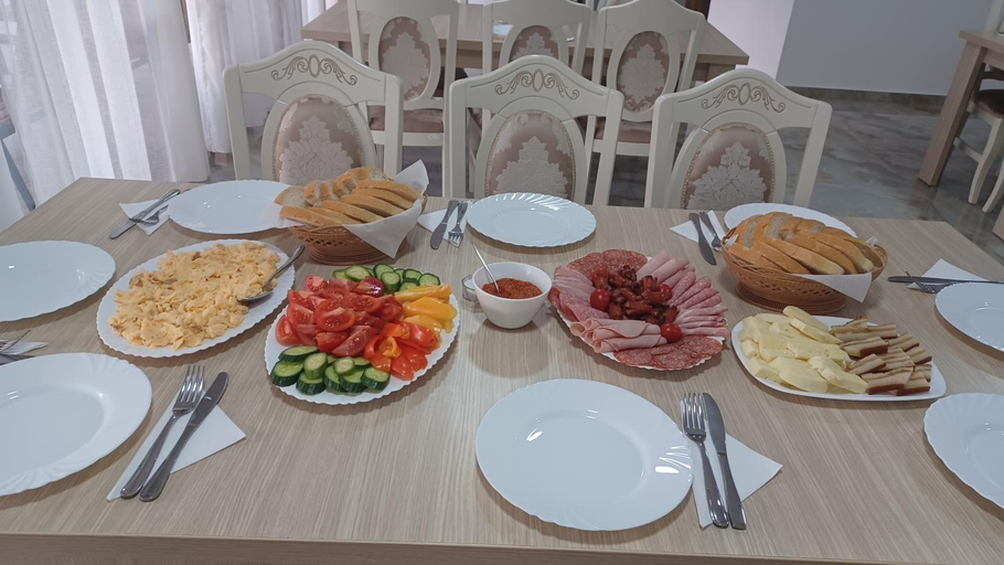 Food & Drinks