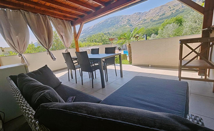 Others 2, Apartman u kuci s bazenom - hacienda, Baška