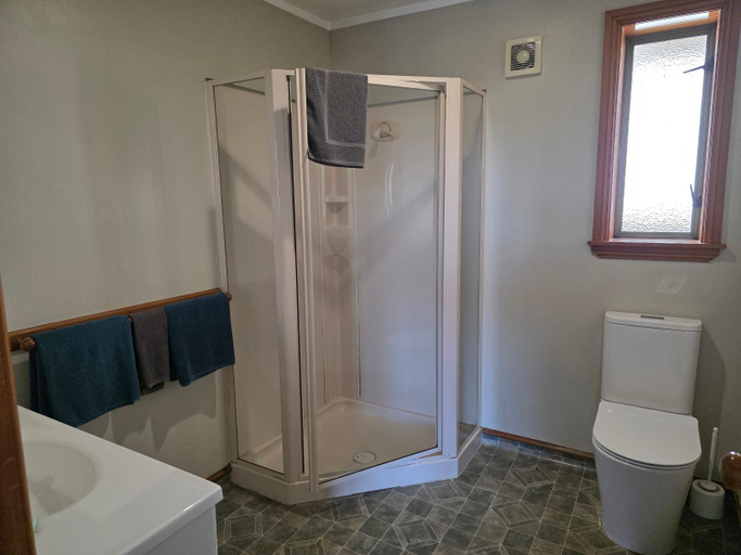 Bathroom 3, Palmcourt Motel, Buller