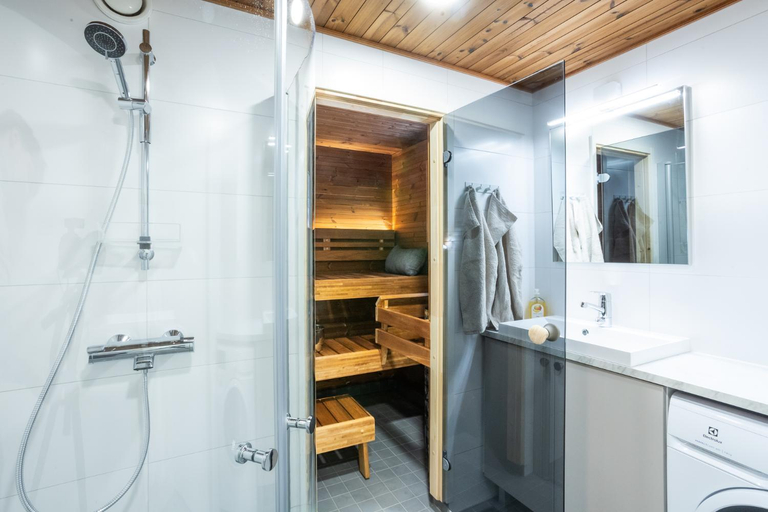 Bathroom 4, Kolin Aamuranta, North Karelia