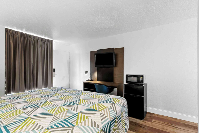 Bedroom 3, Studio 6 Port Lavaca, TX, Calhoun
