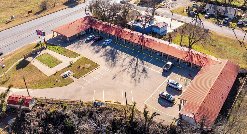 Exterior 2, Western Inn by Capital O Cleburne TX, Johnson