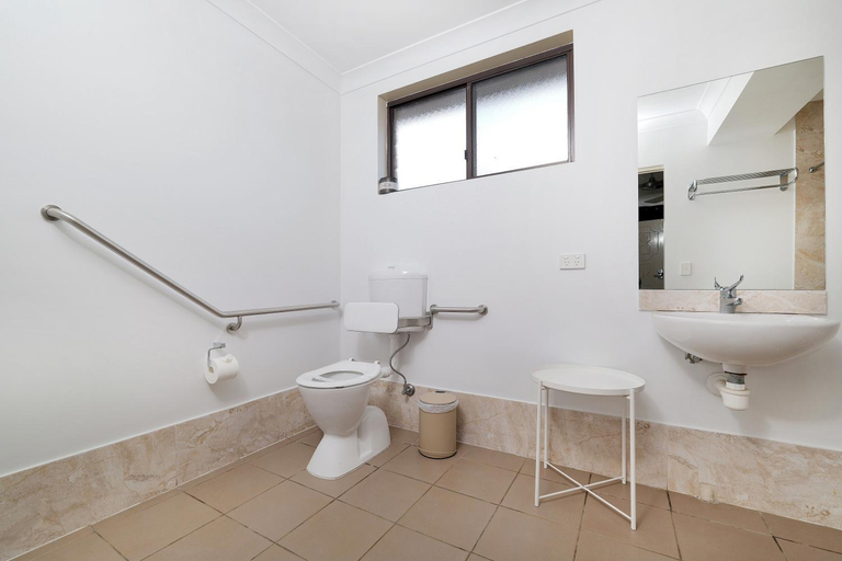 Bathroom 5, Boggabri Motel, Narrabri