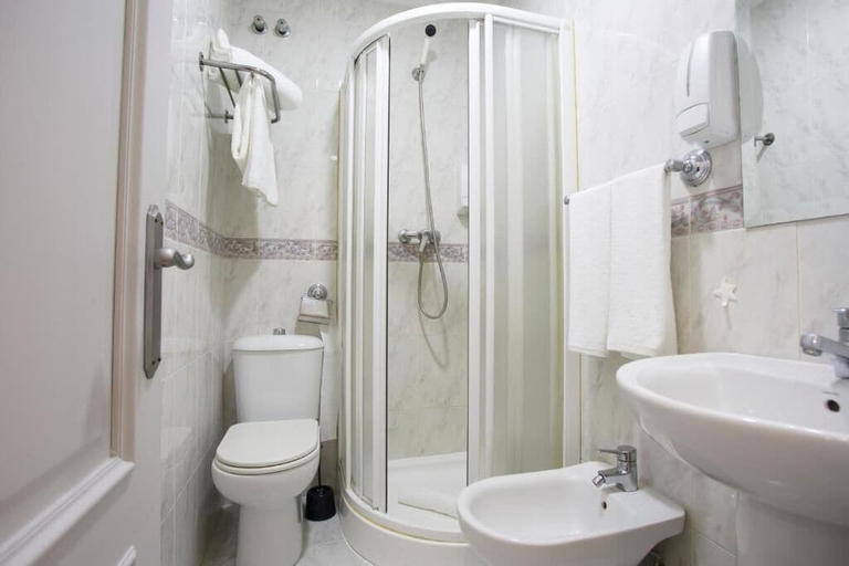 Bathroom 5, HOSTAL COSTA CORUÑA, A Coruña