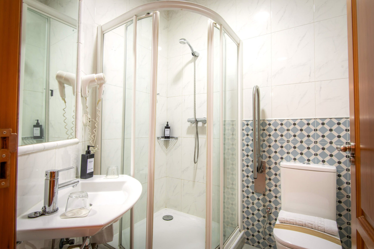 Bathroom 4, APARTAMENTOS VITA CENTER, Granada