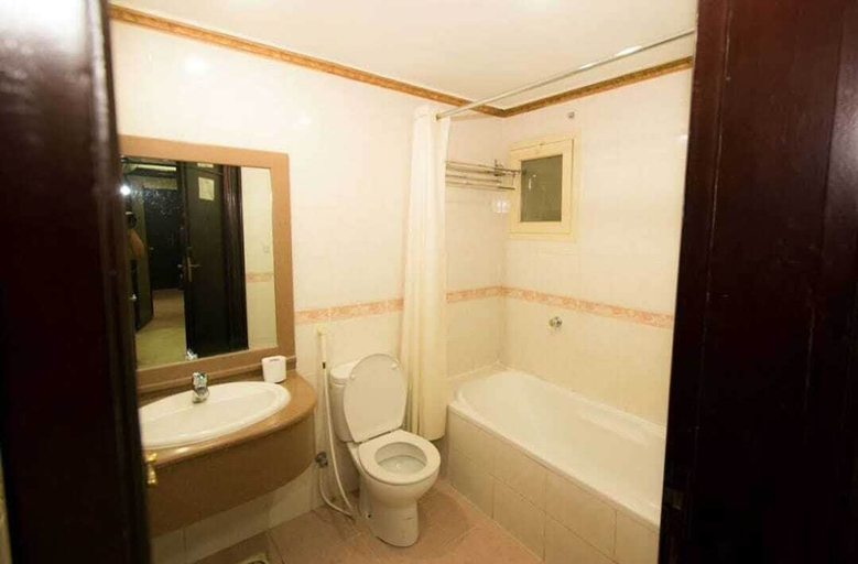 Bathroom 5, Hotel luluatِ Al Azhar Makkah, Makkah