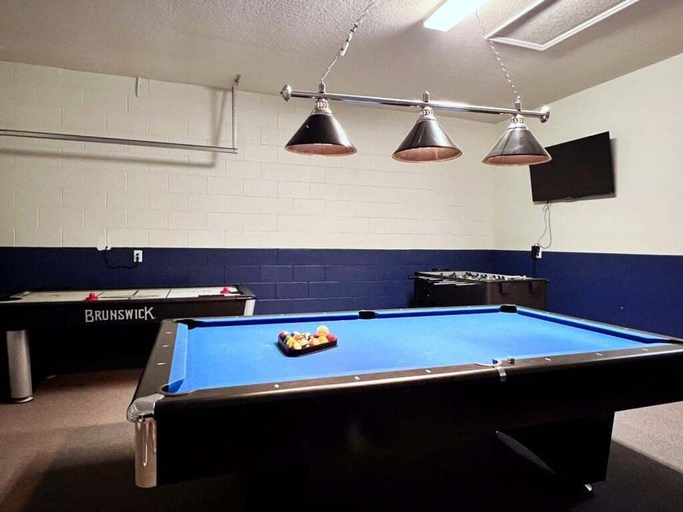 Game room, Lakeside 5 Bed Pool Spa And Game Room 5 Bedroom Home, Polk