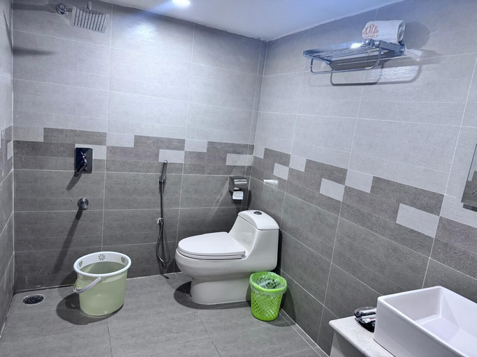 Bathroom 2, Grand Khalifa Hotel Hamama, Sylhet