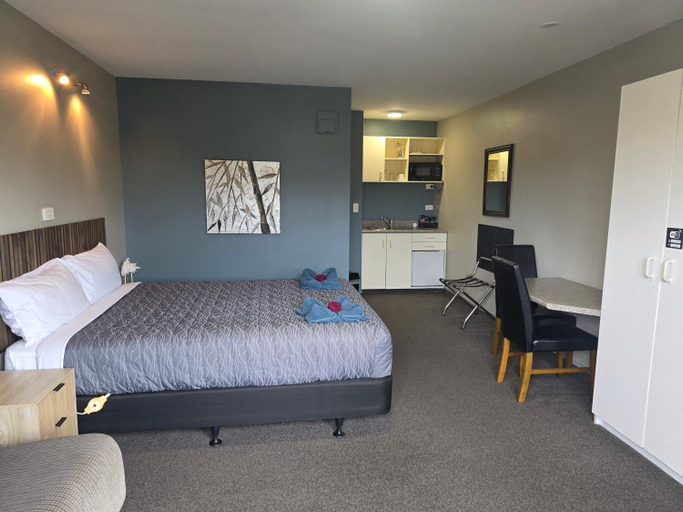 Bedroom 2, Palmcourt Motel, Buller