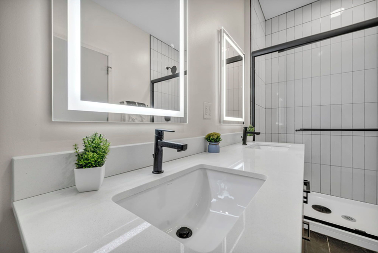 Bathroom 3, ROVE LIVING/KB - Baricelli, Cuyahoga