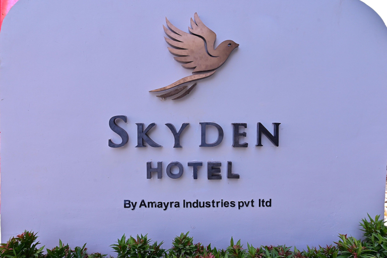 Exterior detail, Skyden Hotel, Mahoba