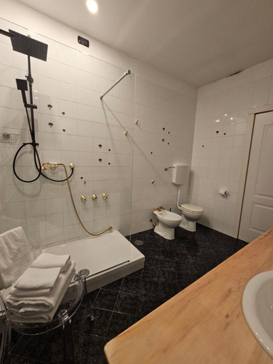 Bathroom 2, il Sole di Baggio, Milano
