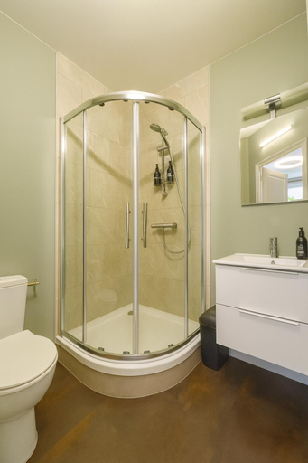 Bathroom 5, Les Lodges du Castel, Haute-Marne