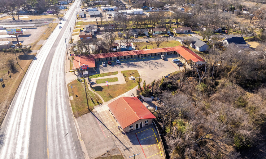 Exterior 5, Western Inn by Capital O Cleburne TX, Johnson