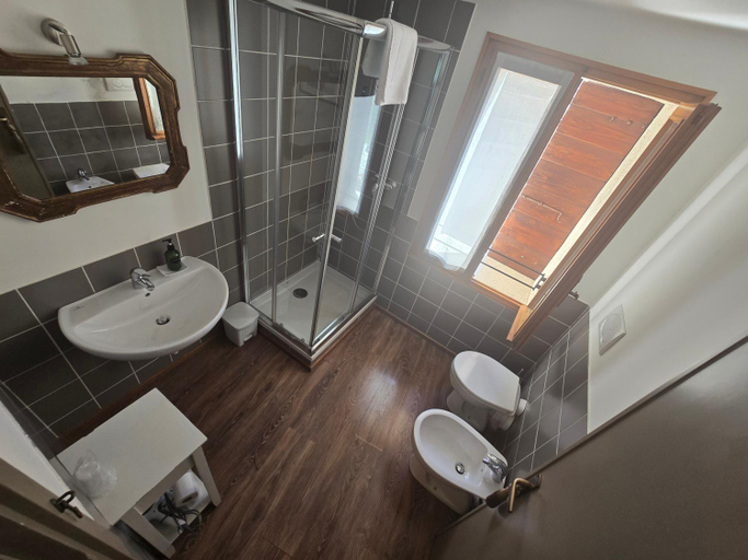 Bathroom 3, Le Perine 6, Treviso