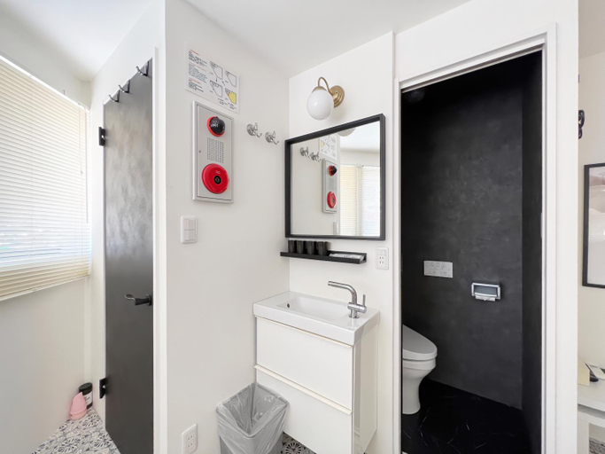 Bathroom 5, 下寺 Namba House, Osaka