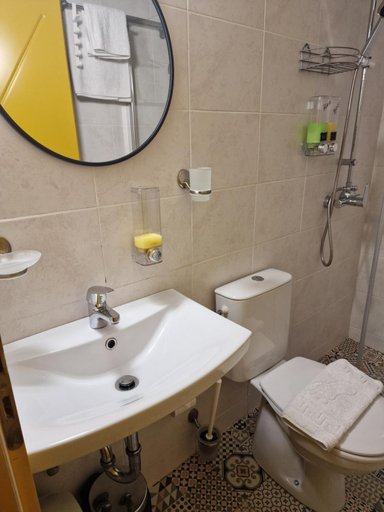 Bathroom 2, Villa Magicland, Stolichna