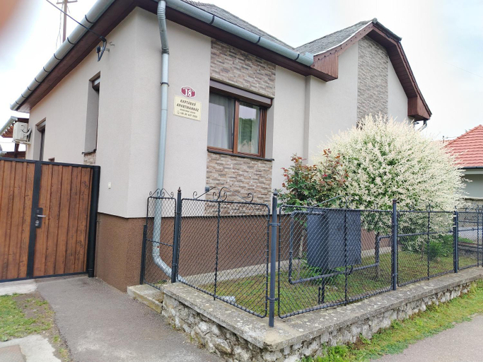 Exterior view 3, Kaptarko Apartmanhaz, Eger