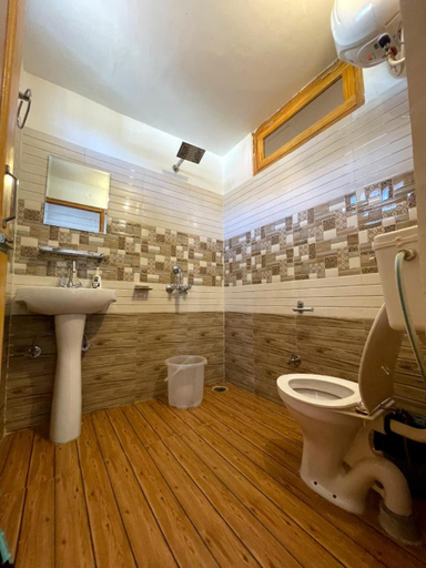 Bathroom 2, Bir Nest Hostel, Kangra