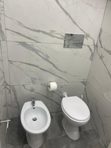 Bathroom 2, DOMUS LUIGI LEONE 2, Napoli