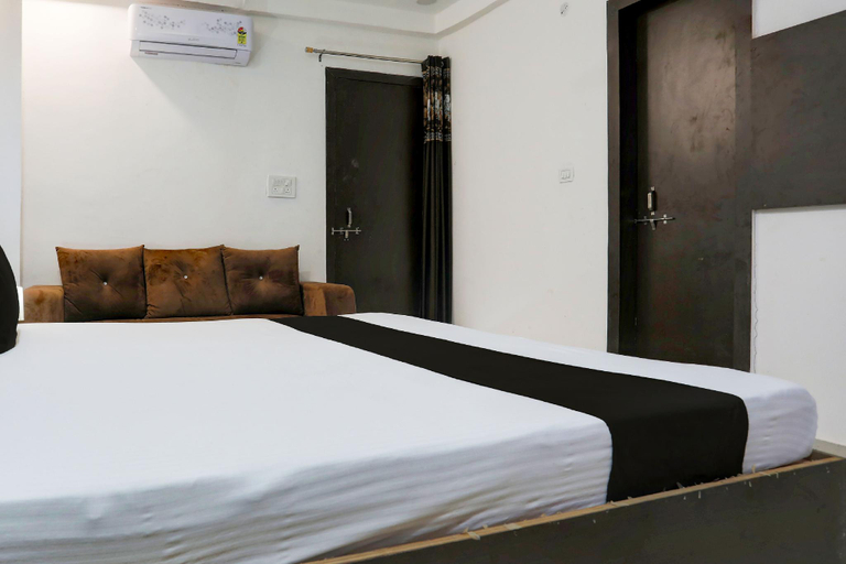 Bedroom 2, Hotel O NAGESHWAR GRAND HOTEL, Kanpur Nagar