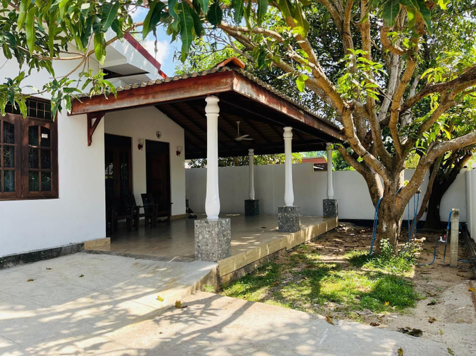 Terrace/patio 3, Airport Viwe Homestay, Katana