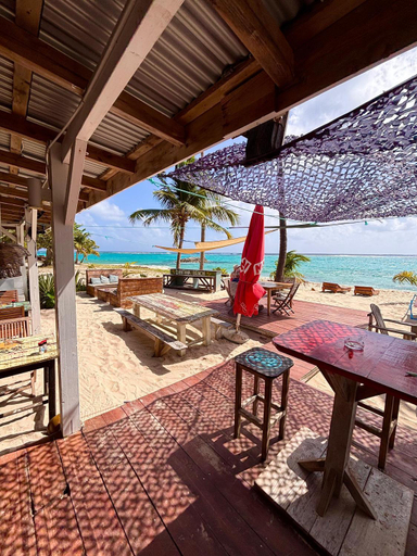 Food & Drinks 4, La Kawannaise Blue Lagon - Piscine, Wifi, Plage, Terrasse, Grand-Bourg