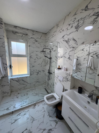 Bathroom 2, Hotel and Apartments Central City Prishtina, Priština