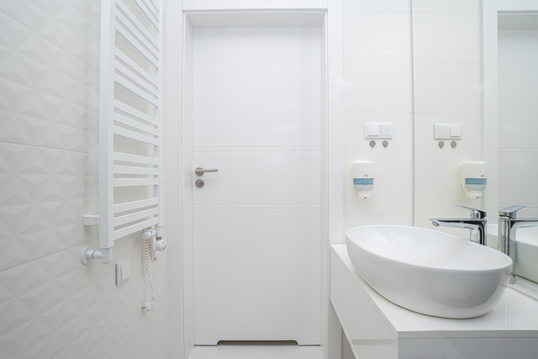 Bathroom 3, Wave by Baltic Home, Kamień
