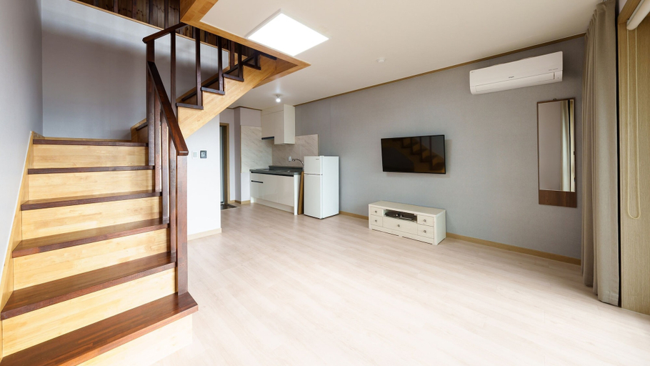 Room 2, Donghae Mangsang Haeoreum Pension, Donghae