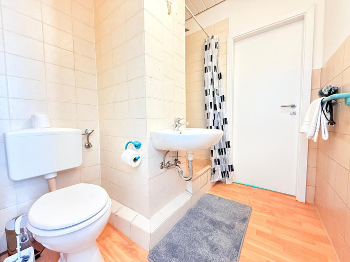 Bathroom 2, Studio-Apartments fur Monteure & Businessgaste Zentral in Neumunster, Neumünster