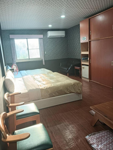 Bedroom 3, Love Boat Motel, Pingtung