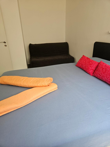 Bedroom 3, חצבים על הואדי