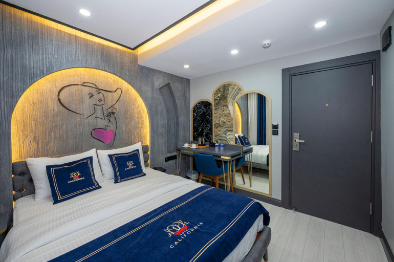 Bedroom 2, California Hotel, Fatih