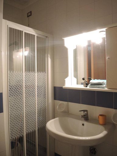 Bathroom 2, Apartment in residence with swimming pool, balcony and air conditioning, Venezia