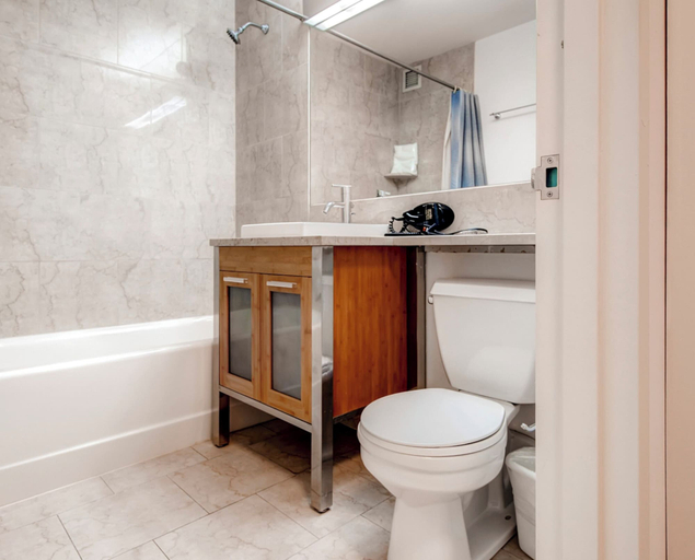 Bathroom, Global Luxury Suites at Hanover Square, New York