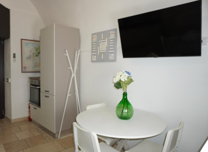 Others 2, Mari home, Bari
