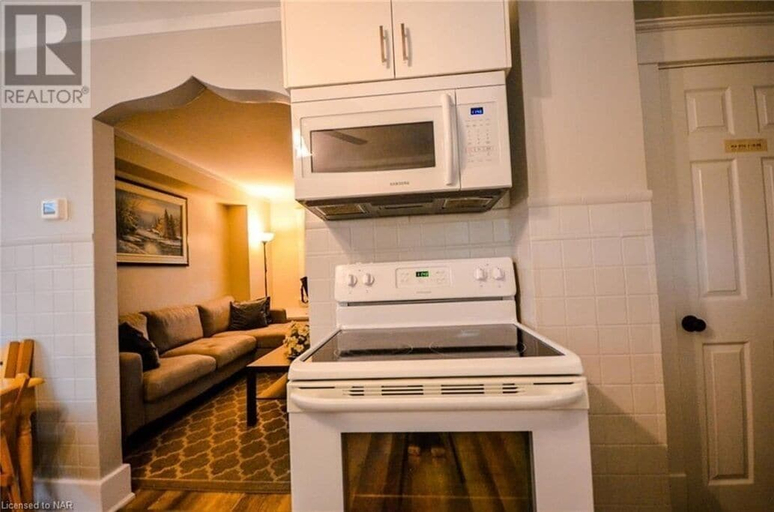 Interior, Cozy Cottage in Niagara Falls, Niagara
